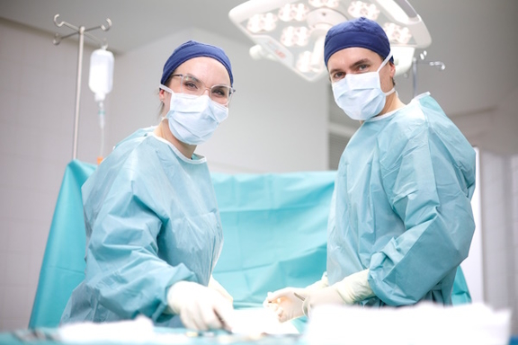 Bruststraffung Narben, Plastische und Ästhetische Chirurgie in Bochum, Ästhetik-Centrum