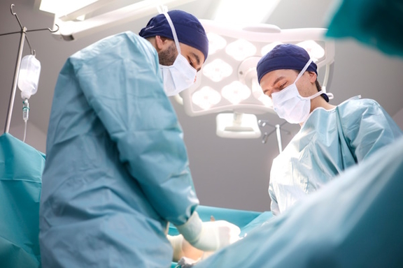 Bruststraffung Narben, Plastische und Ästhetische Chirurgie in Bochum, Ästhetik-Centrum